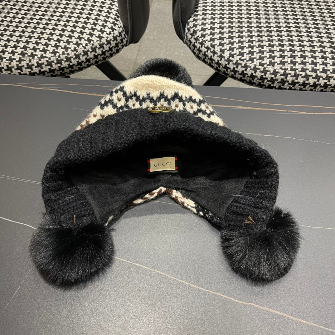 GUCCI BEANIE HAT IN COLORFUL WOOL 394006