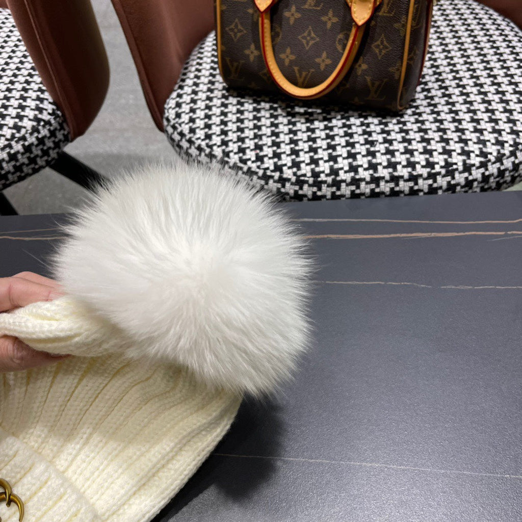 GUCCI BEANIE HAT IN WHITE WOOL 403393