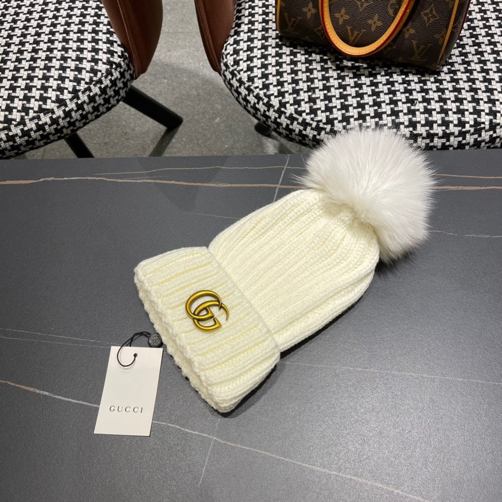 GUCCI BEANIE HAT IN WHITE WOOL 403393