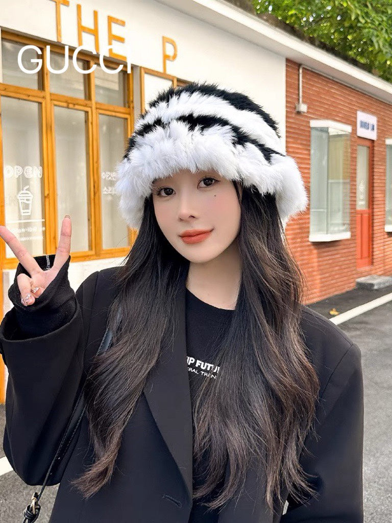 GUCCI BUCKET HAT IN BLACK MIX WHITE RABBIT FUR 404640