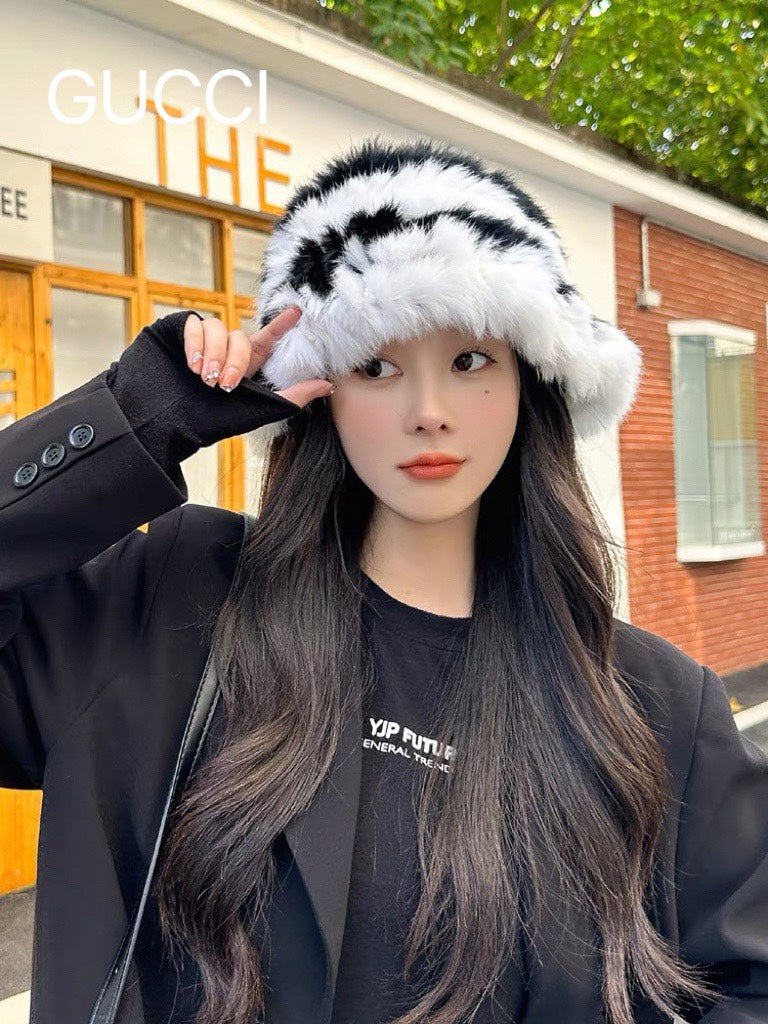 GUCCI BUCKET HAT IN BLACK MIX WHITE RABBIT FUR 404640
