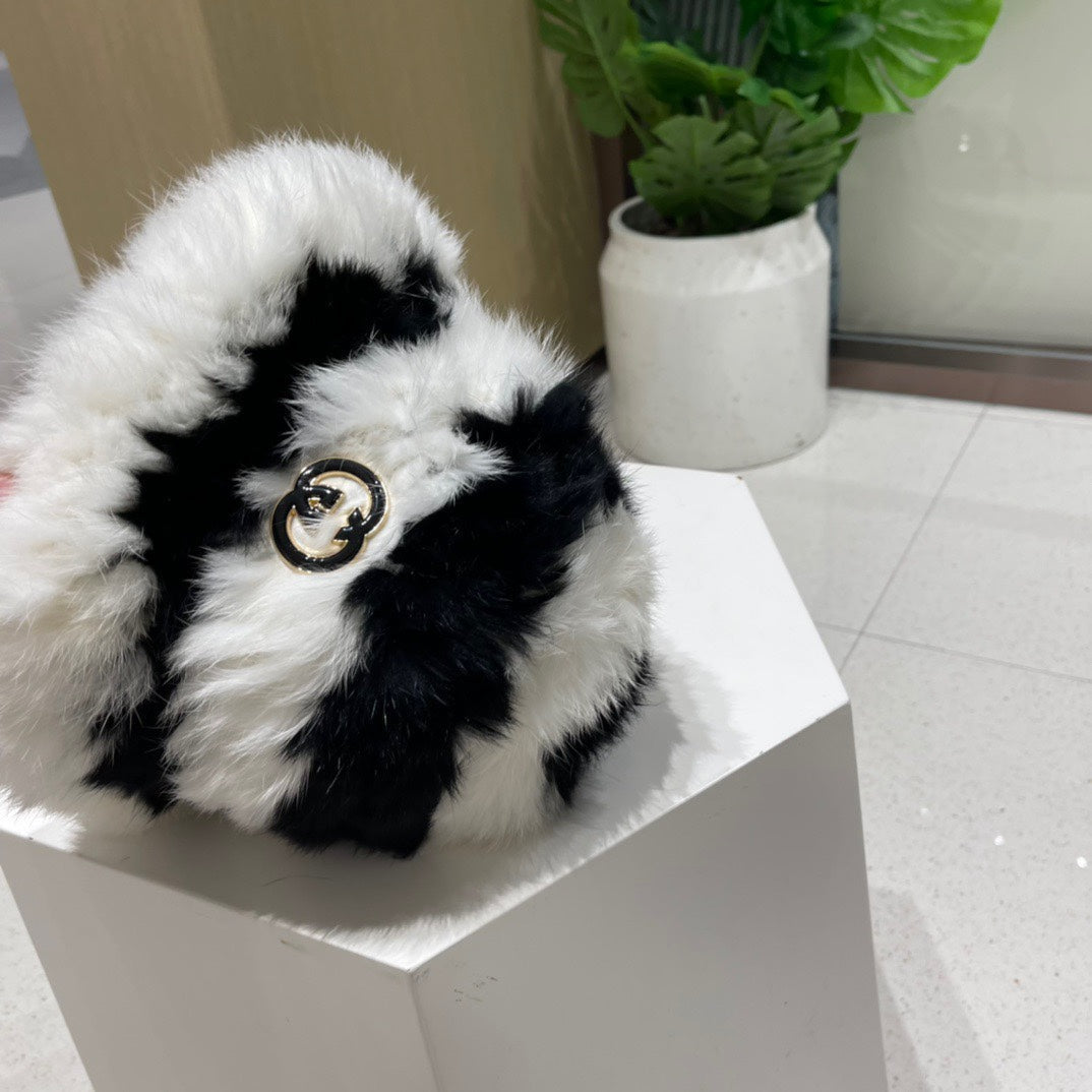 GUCCI BUCKET HAT IN BLACK MIX WHITE RABBIT FUR 404640