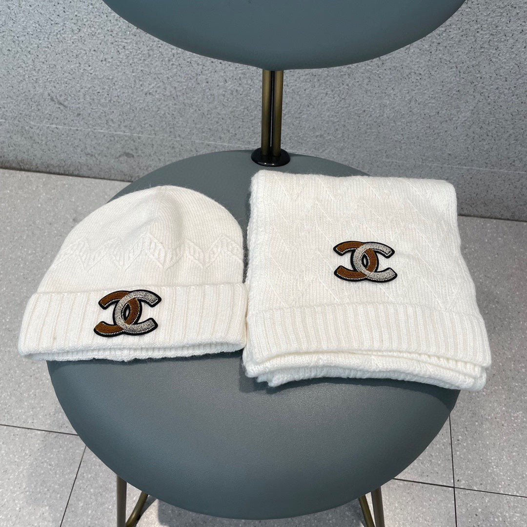 CHANEL SET HAT AND SCARF IN WHITE WOOL 420824