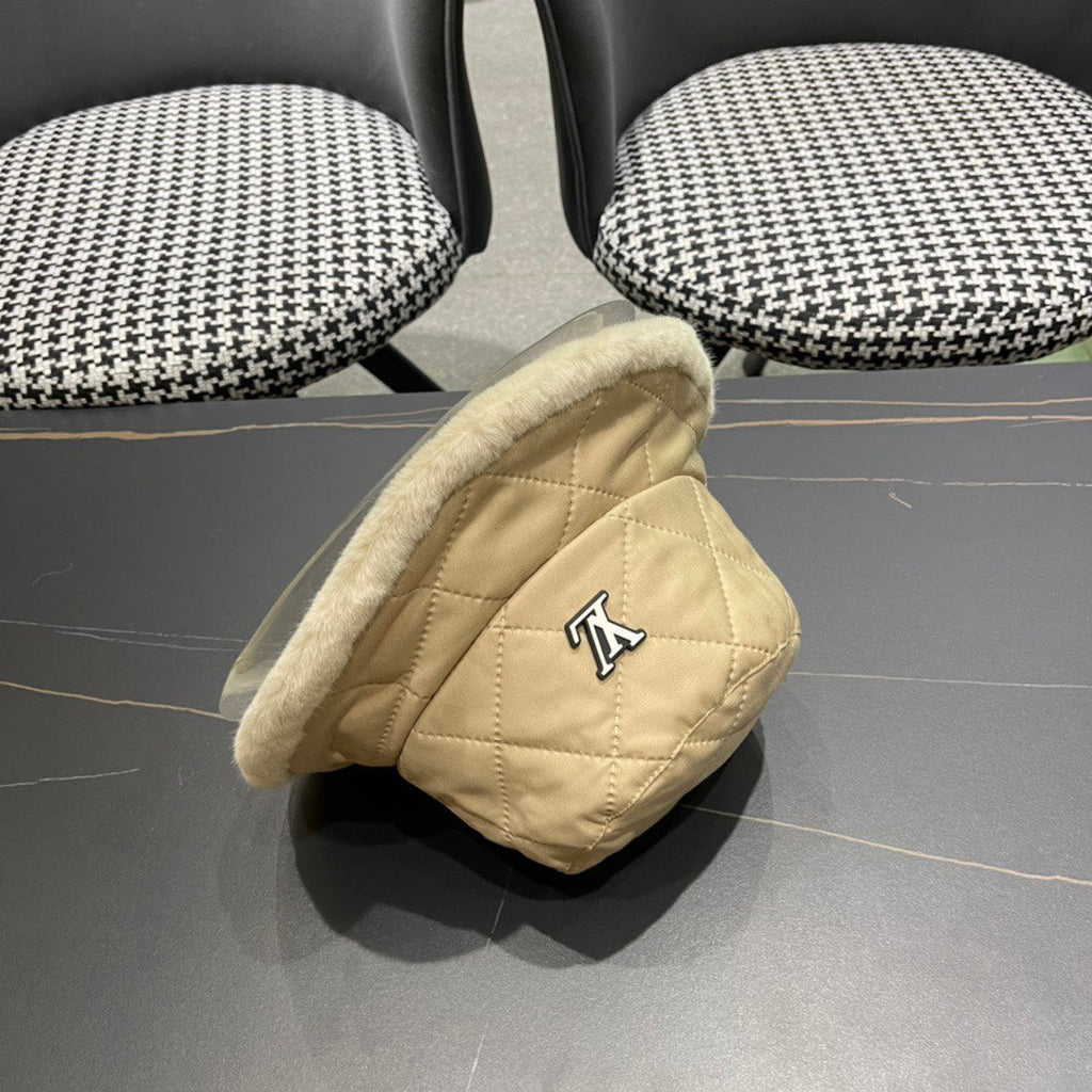 LOUIS VUITTON KNITTED BUCKET HAT IN BEIGE COTTON AND LAMB FUR 420922