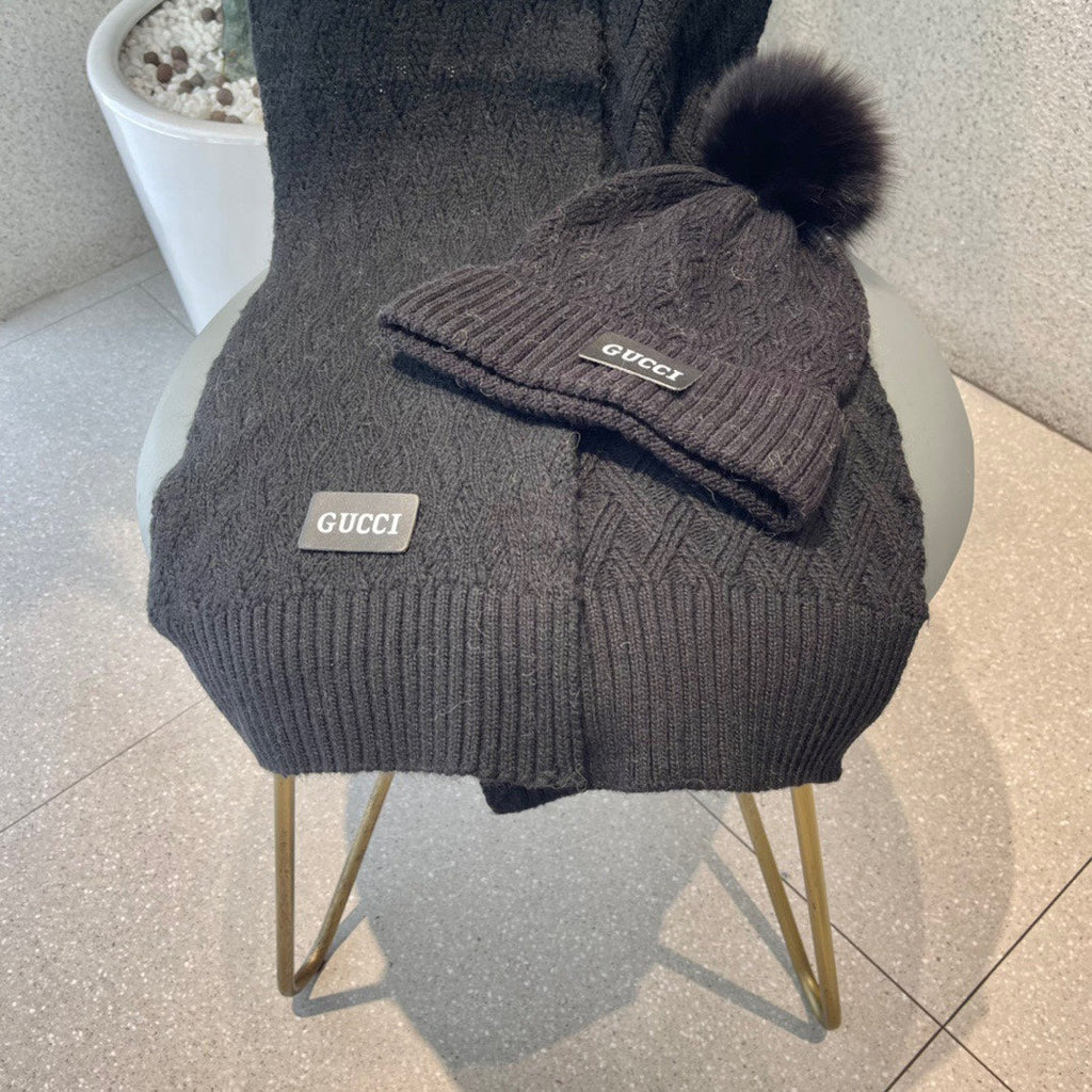 GUCCI SET SCARF AND HAT IN BLACK WOOL AND FOX FUR 420833