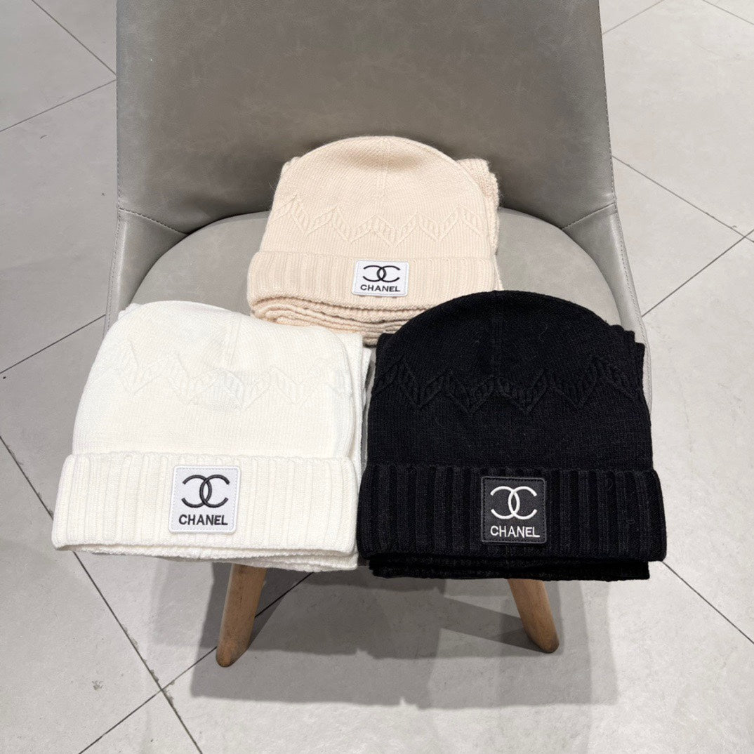 CHANEL SET BEANIE HAT AND SCARF WHITE 427885