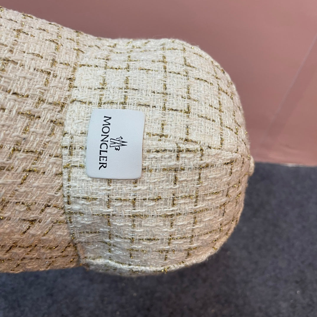 MONCLER BASEBALL CAP IN BEIGE CREAM TWEED 437707