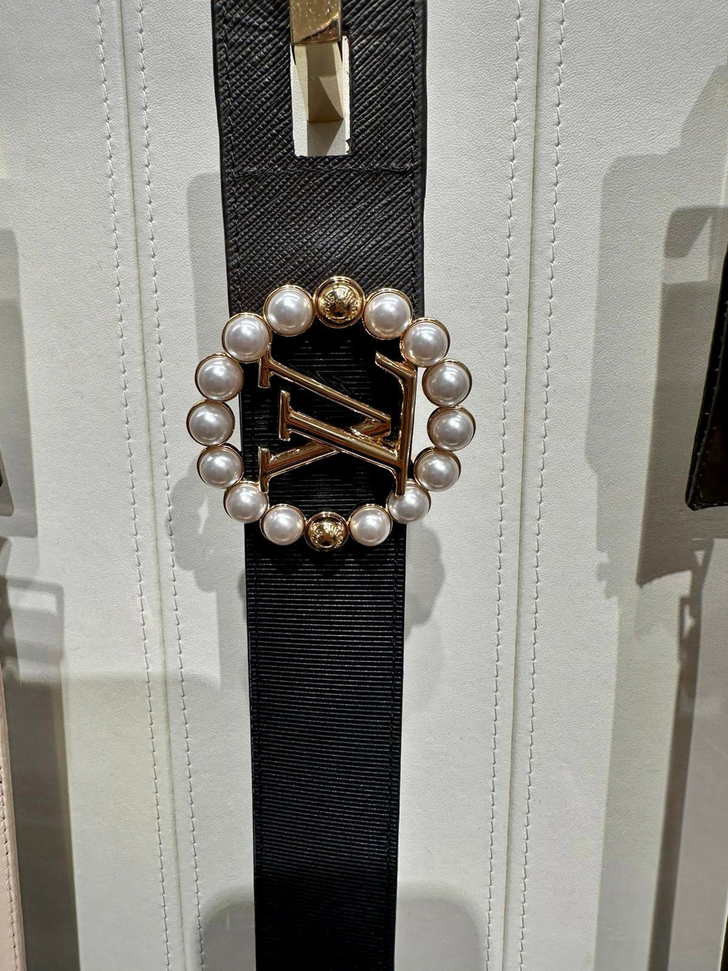 LOUIS VUITTON LV CIRCLE PEARL 35MM REVERSIBLE BELT IN BLACK CALFSKIN GOLD HARDWARE