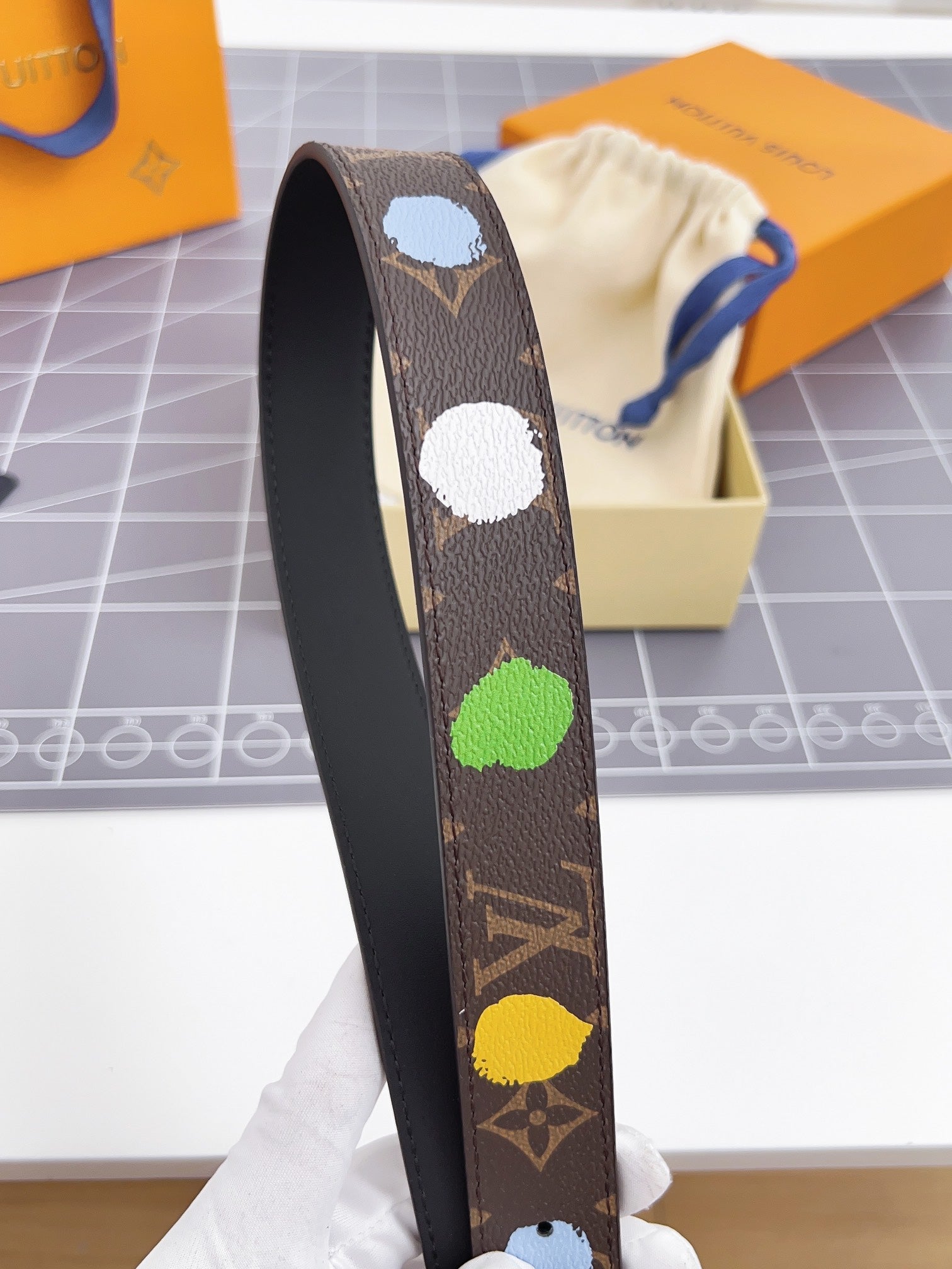 LOUIS VUITTON LV BLOOM 30 MM IN COLORFUL MONOGRAM CALFSKIN SILVER HARDWARE
