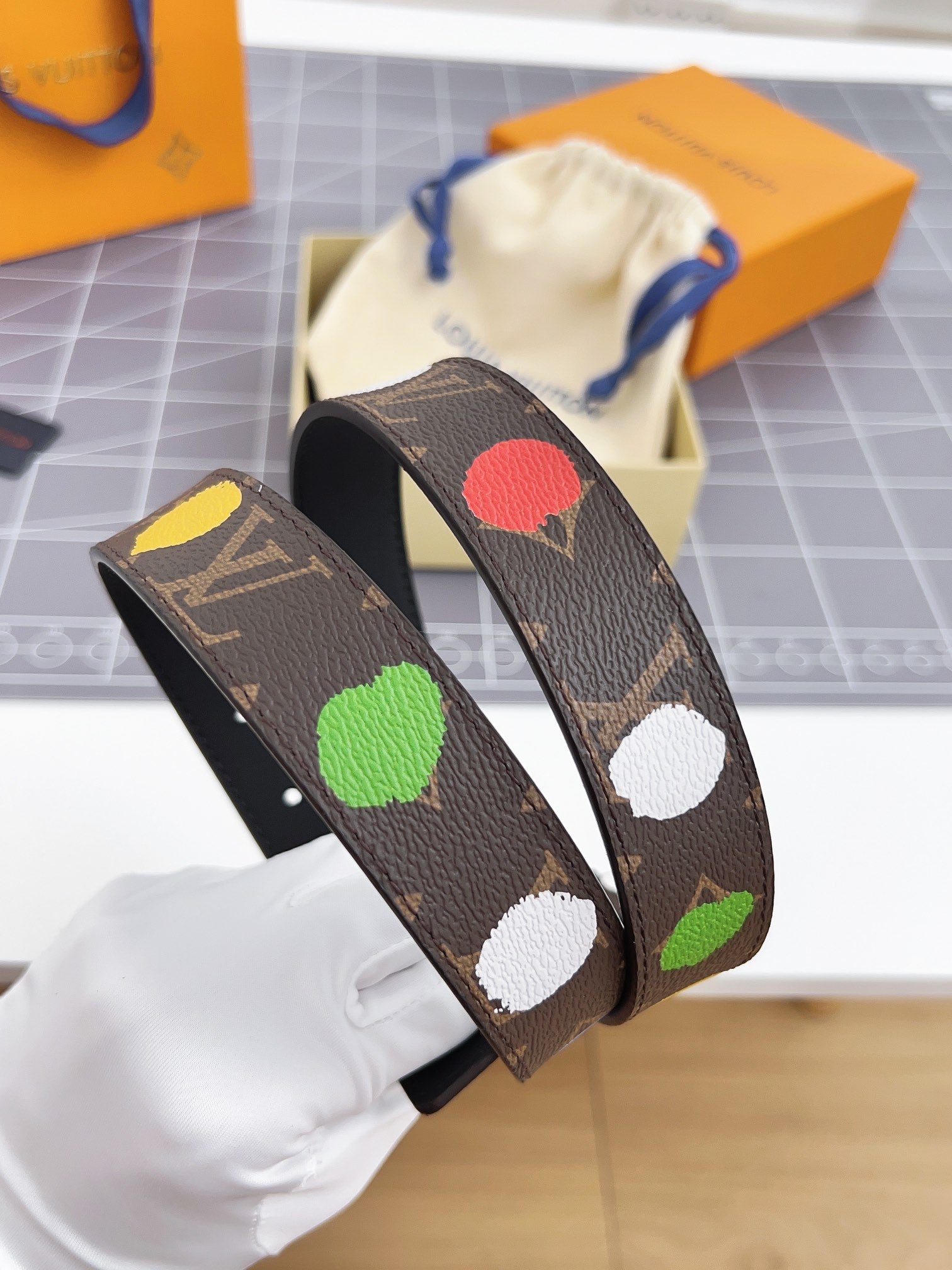 LOUIS VUITTON LV BLOOM 30 MM IN COLORFUL MONOGRAM CALFSKIN SILVER HARDWARE