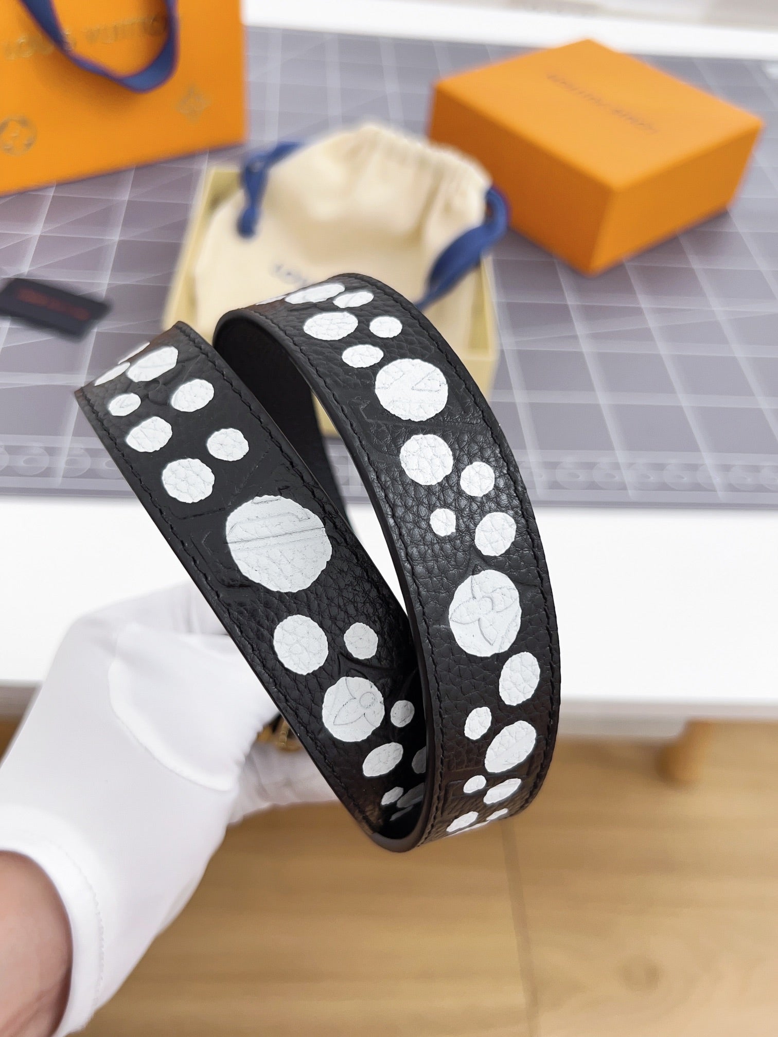 LOUIS VUITTON LV Bloom 30mm Belt Gold Buckle Black White Leather