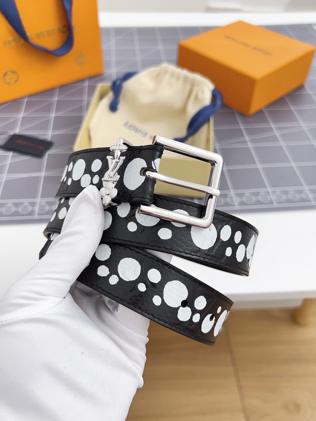 LOUIS VUITTON LV Bloom 30mm Belt Silver Buckle Black White Leather