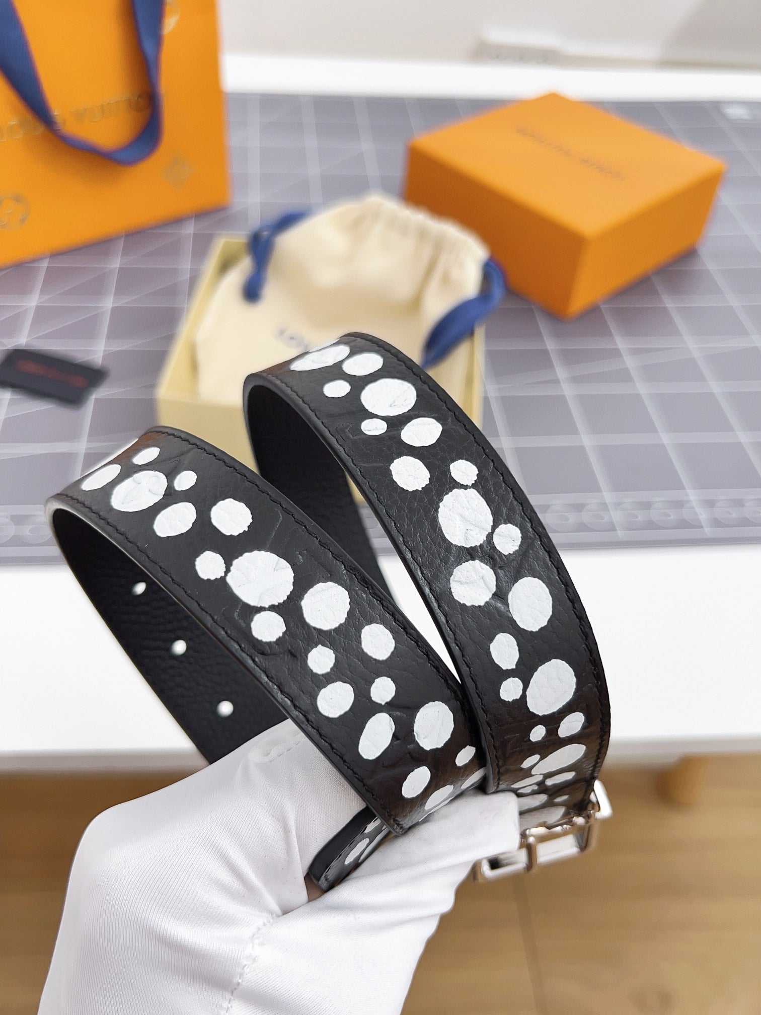 LOUIS VUITTON LV Bloom 30mm Belt Silver Buckle Black White Leather