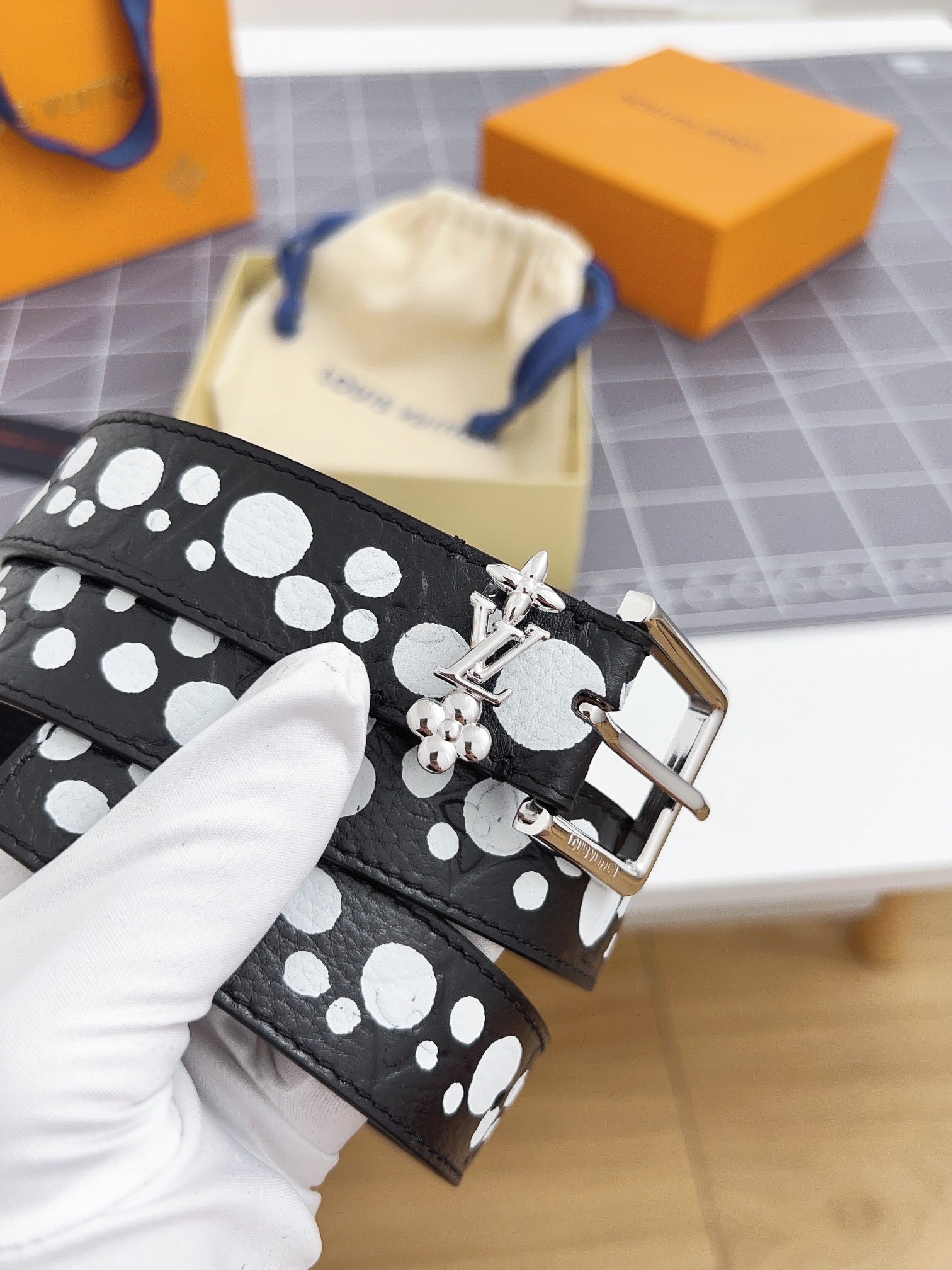 LOUIS VUITTON LV Bloom 30mm Belt Silver Buckle Black White Leather