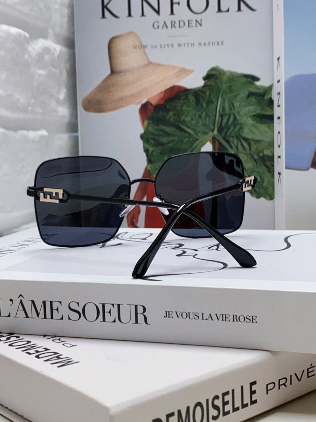 FENDI OVERSIZED BAGUETTE SQUARE FRAME SUNGLASSES 562043 IN METAL