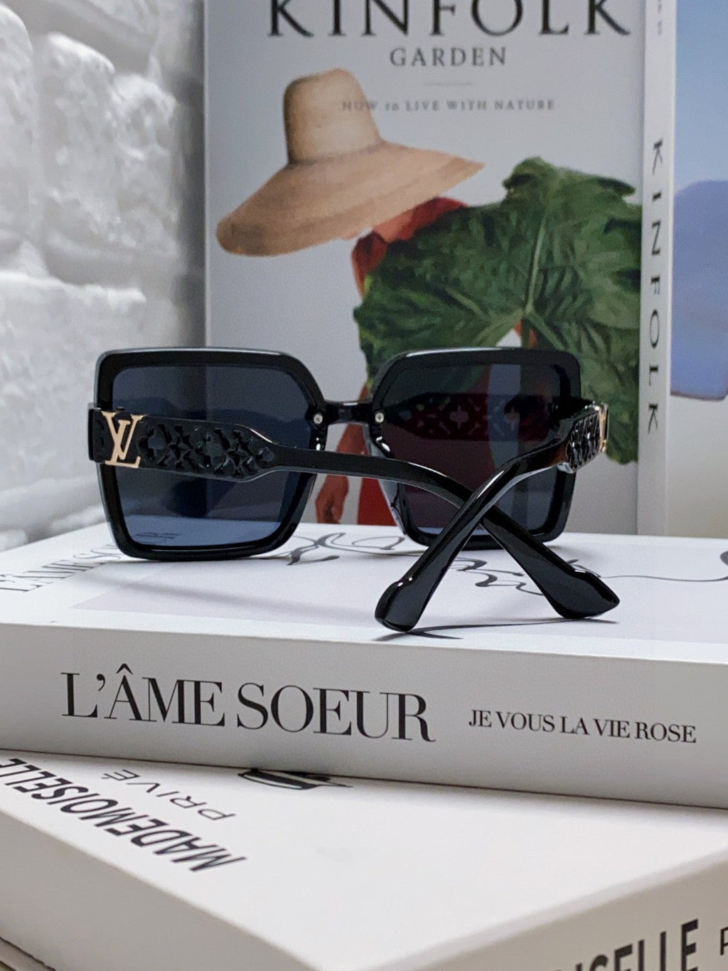 LOUIS VUITTON SQUARE SUNGLASSES 567456 IN BLACK ACETATE EMBOSSED LOGO
