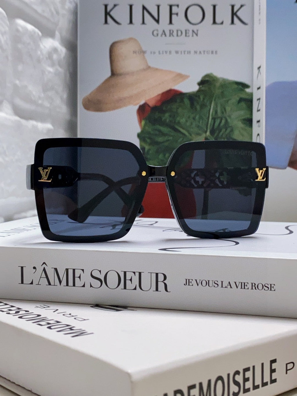 LOUIS VUITTON SQUARE SUNGLASSES 567456 IN BLACK ACETATE EMBOSSED LOGO