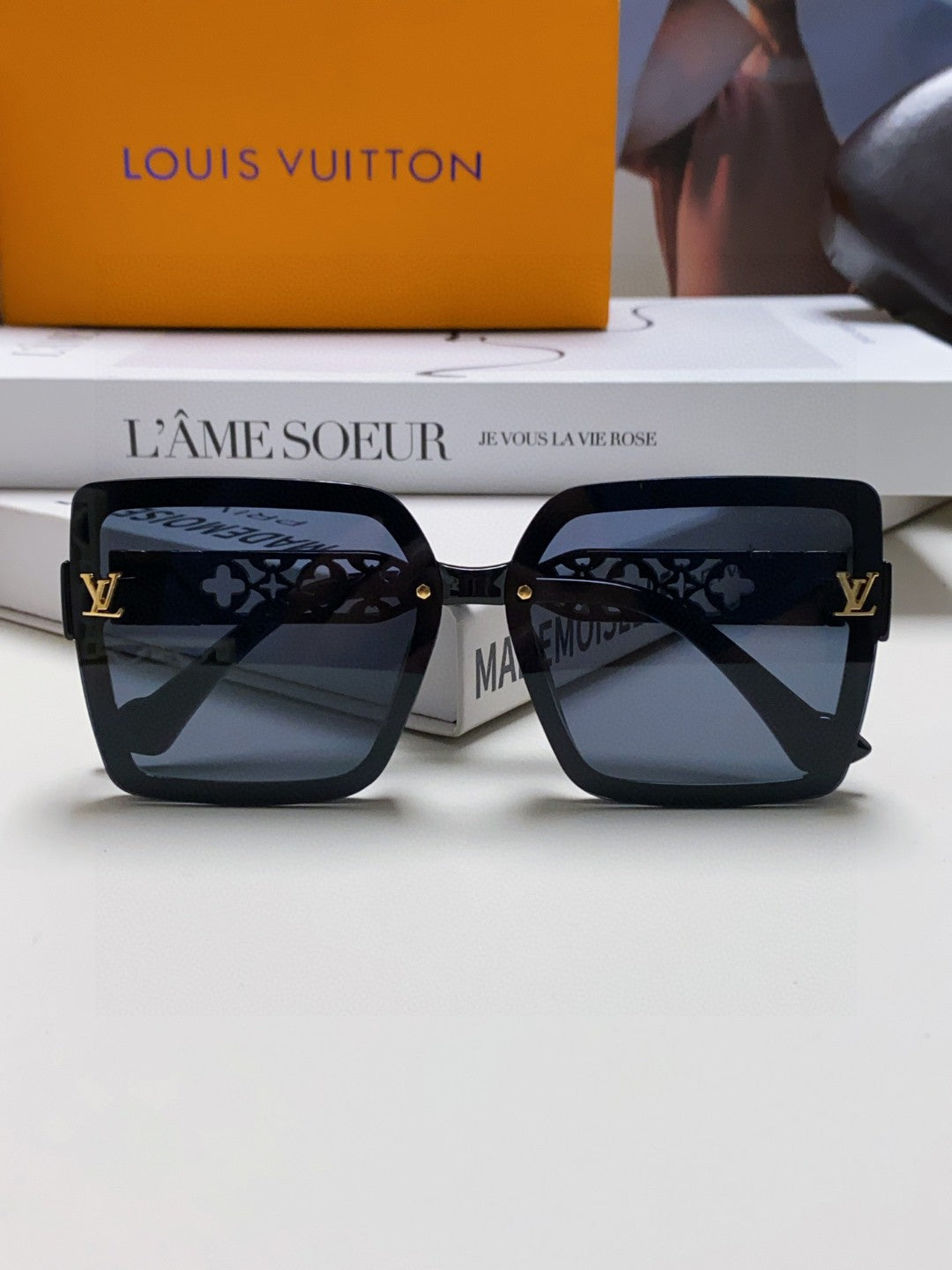 LOUIS VUITTON SQUARE SUNGLASSES 567456 IN BLACK ACETATE EMBOSSED LOGO