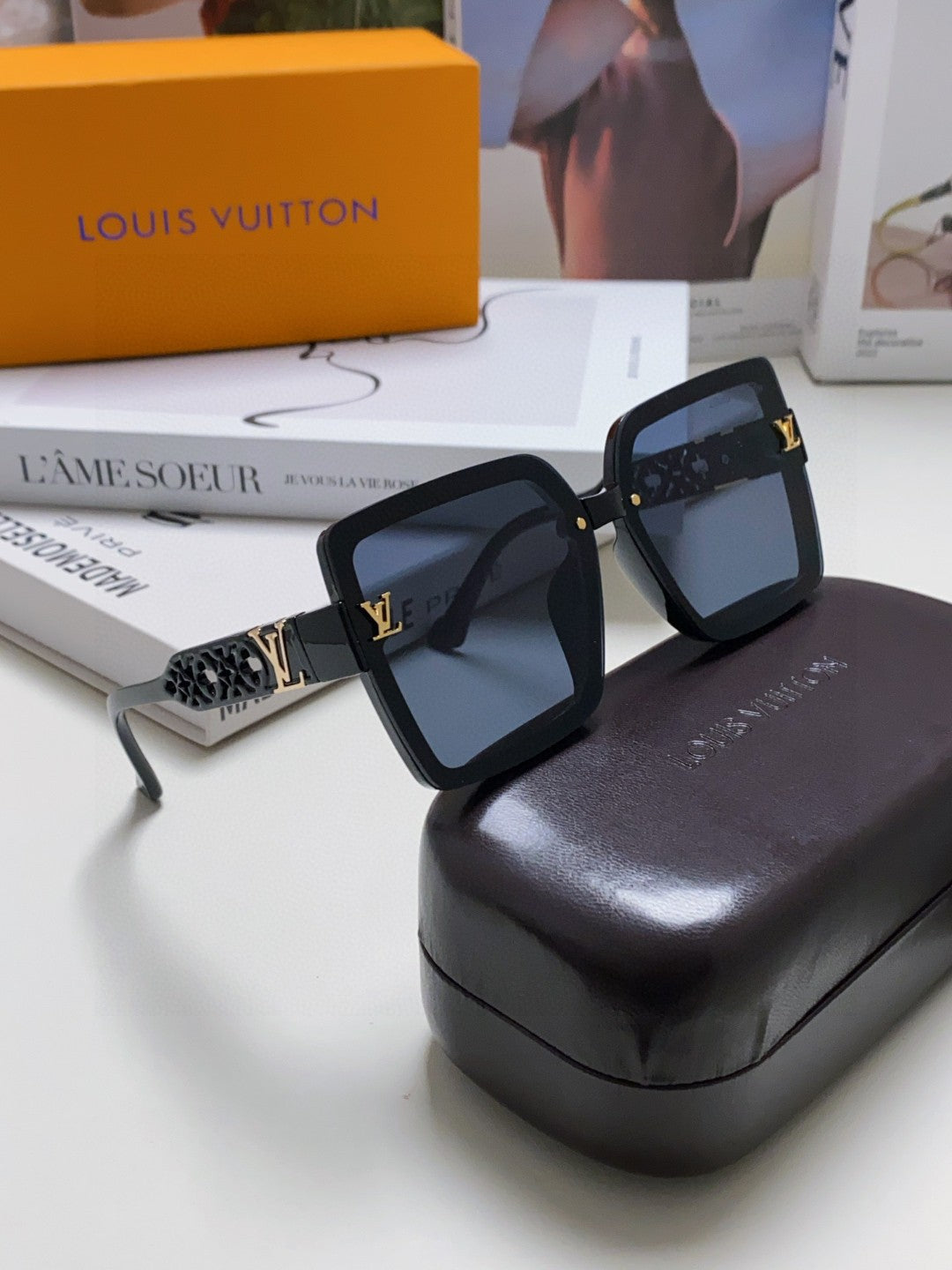 LOUIS VUITTON SQUARE SUNGLASSES 567456 IN BLACK ACETATE EMBOSSED LOGO