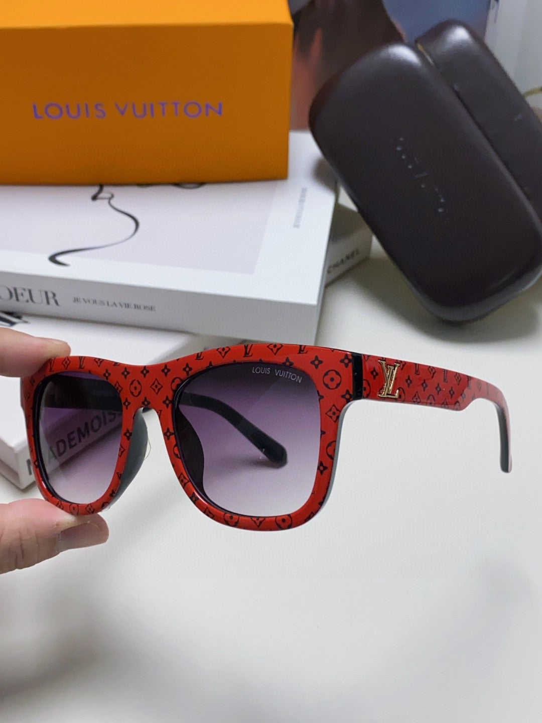 LOUIS VUITTON MONOGRAM SUNGLASSES 581385 IN RED ACETATE FRAME