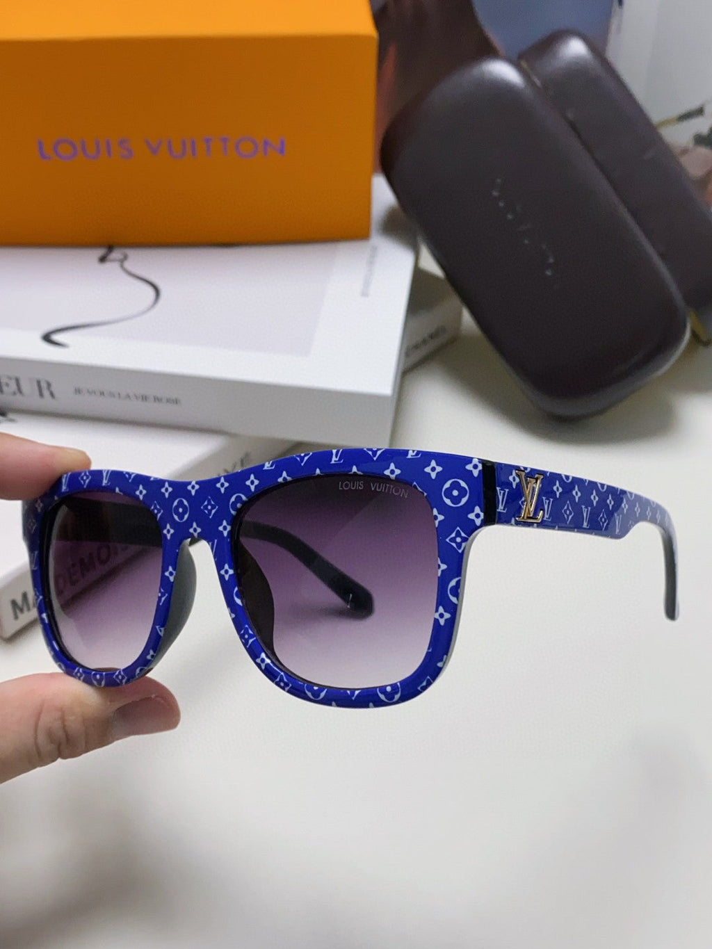 LOUIS VUITTON MONOGRAM SUNGLASSES 581385 IN BLUE ACETATE FRAME