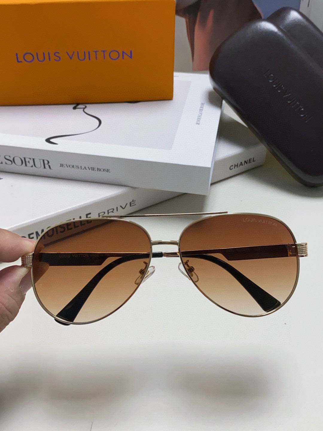 LOUIS VUITTON PILOT SUNGLASSES 581363 IN GOLD METAL BROWN SMOKE LENSES