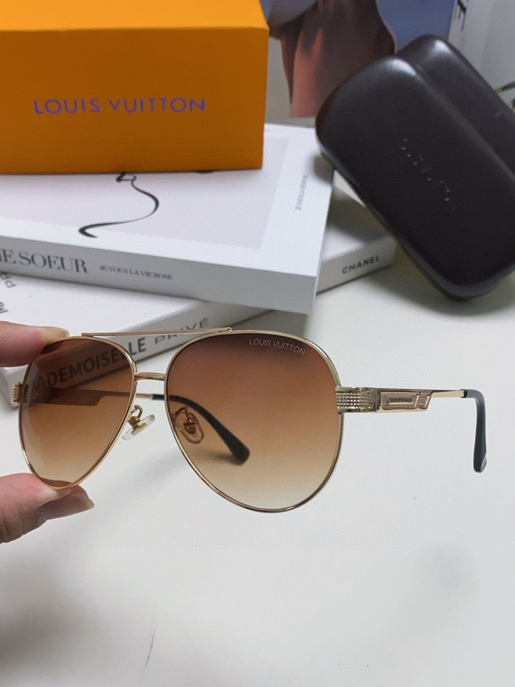 LOUIS VUITTON PILOT SUNGLASSES 581363 IN GOLD METAL BROWN SMOKE LENSES