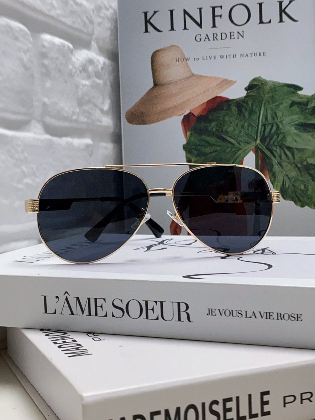 LOUIS VUITTON PILOT SUNGLASSES 581364 IN GOLD METAL BLACK LENSES