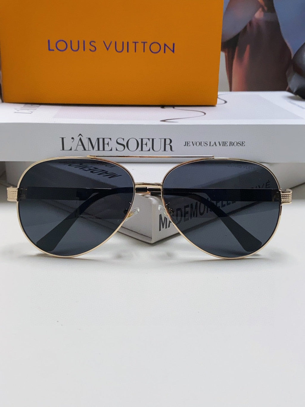 LOUIS VUITTON PILOT SUNGLASSES 581364 IN GOLD METAL BLACK LENSES