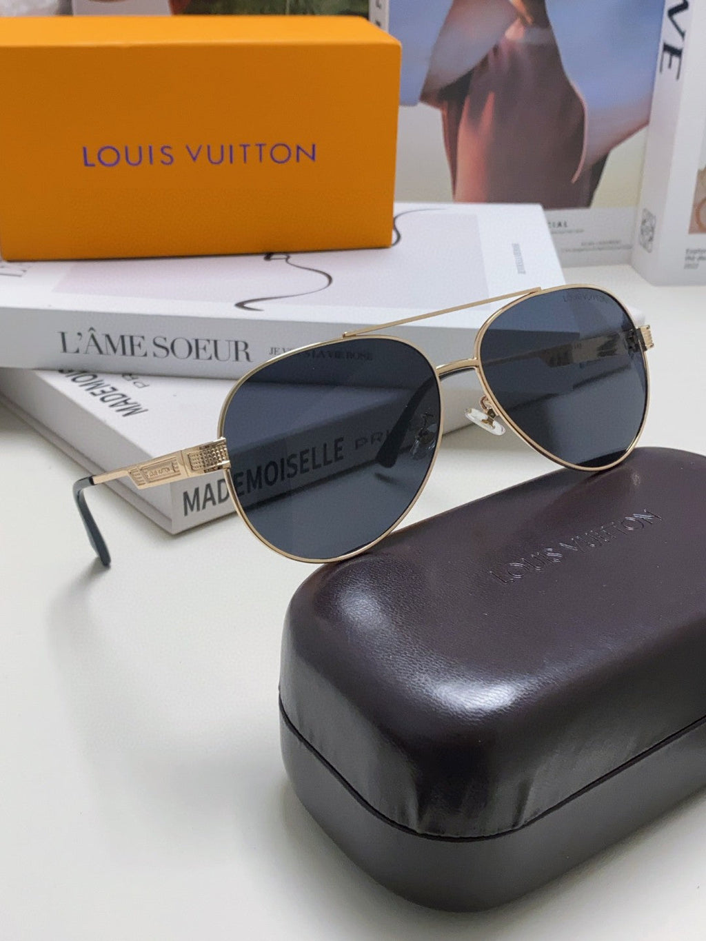LOUIS VUITTON PILOT SUNGLASSES 581364 IN GOLD METAL BLACK LENSES