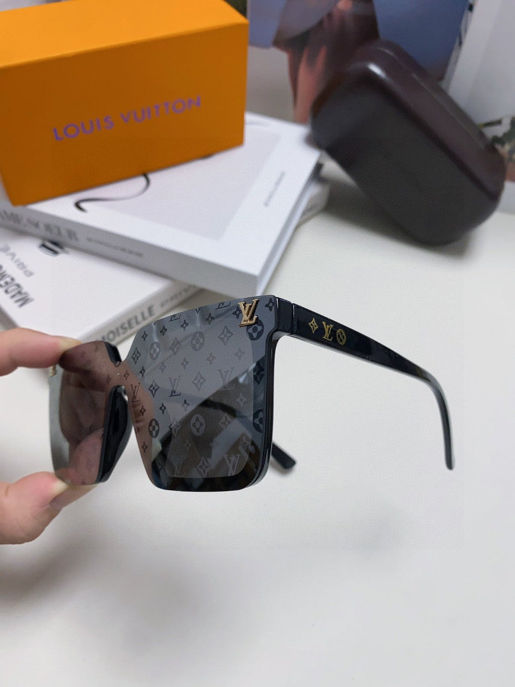 LOUIS VUITTON SQUARE SUNGLASSES 581366 IN BLACK ACETATE MONOGRAM MASK ON LENS