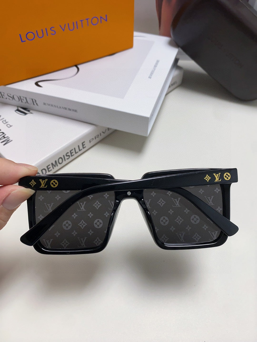 LOUIS VUITTON SQUARE SUNGLASSES 581366 IN BLACK ACETATE MONOGRAM MASK ON LENS