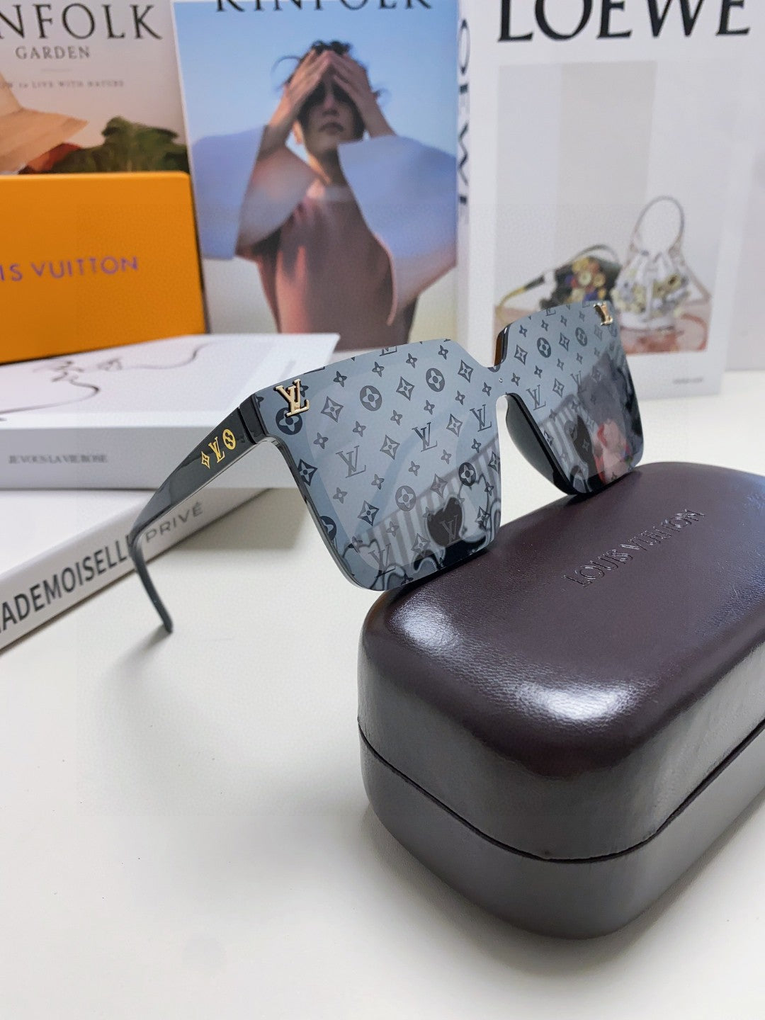 LOUIS VUITTON SQUARE SUNGLASSES 581366 IN BLACK ACETATE MONOGRAM MASK ON LENS