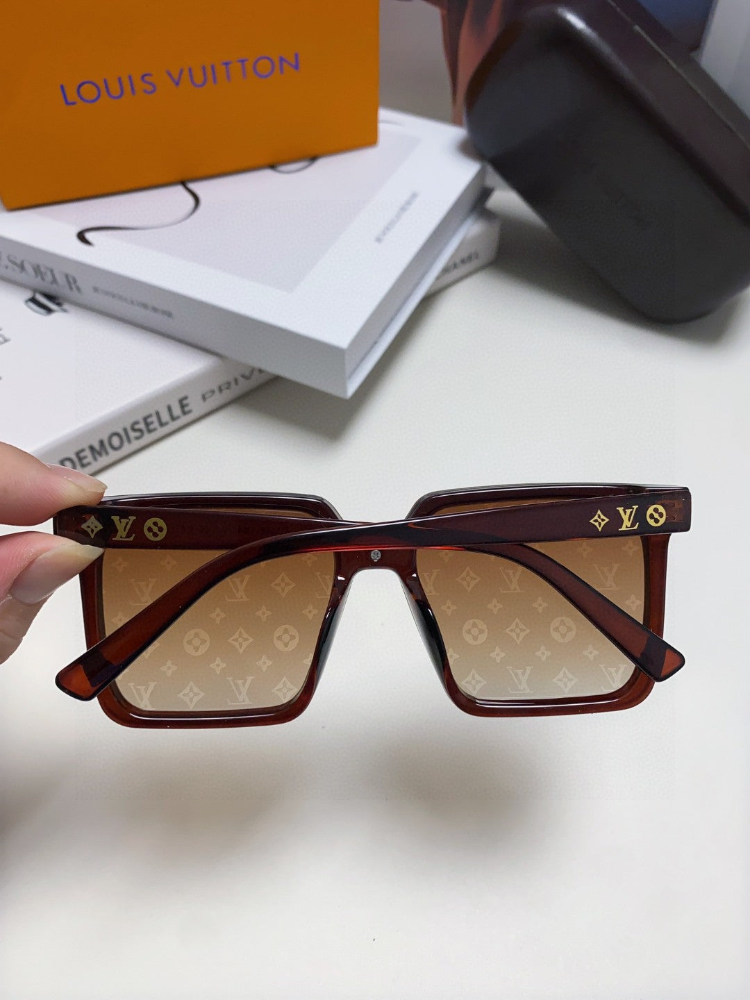 LOUIS VUITTON SQUARE SUNGLASSES 581367 IN BROWN ACETATE MONOGRAM MASK ON LENS