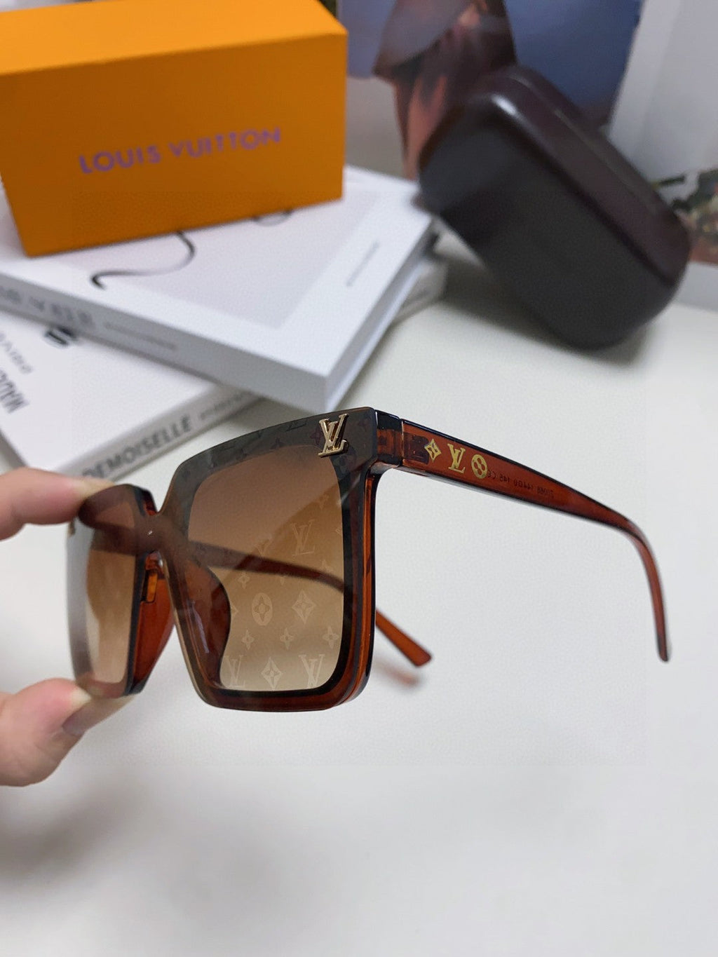 LOUIS VUITTON SQUARE SUNGLASSES 581367 IN BROWN ACETATE MONOGRAM MASK ON LENS