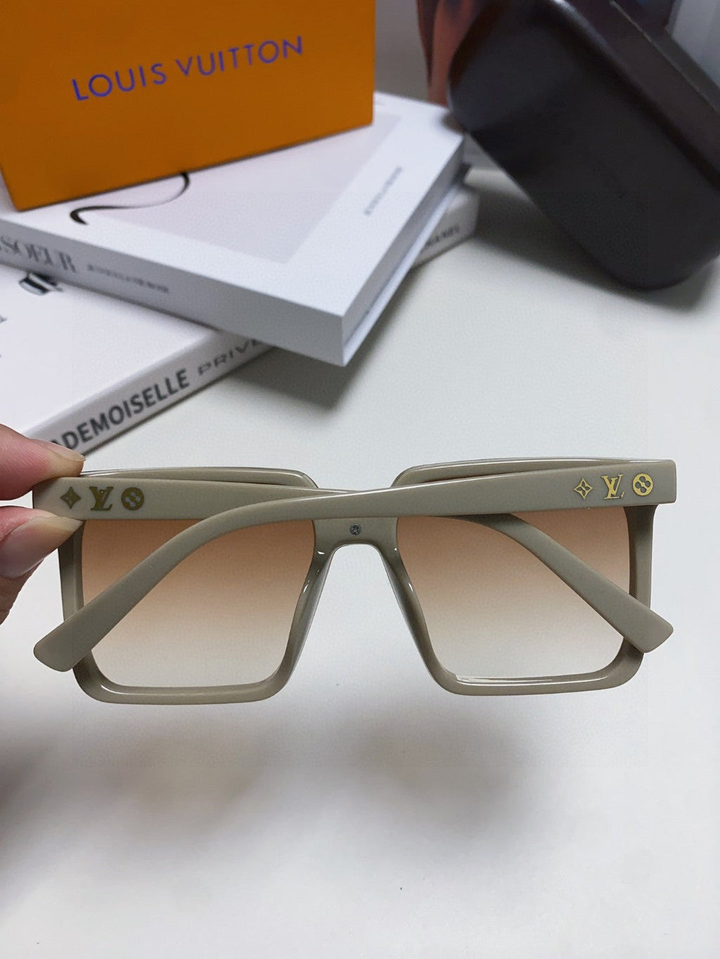 LOUIS VUITTON SQUARE SUNGLASSES 581368 IN BEIGE ACETATE