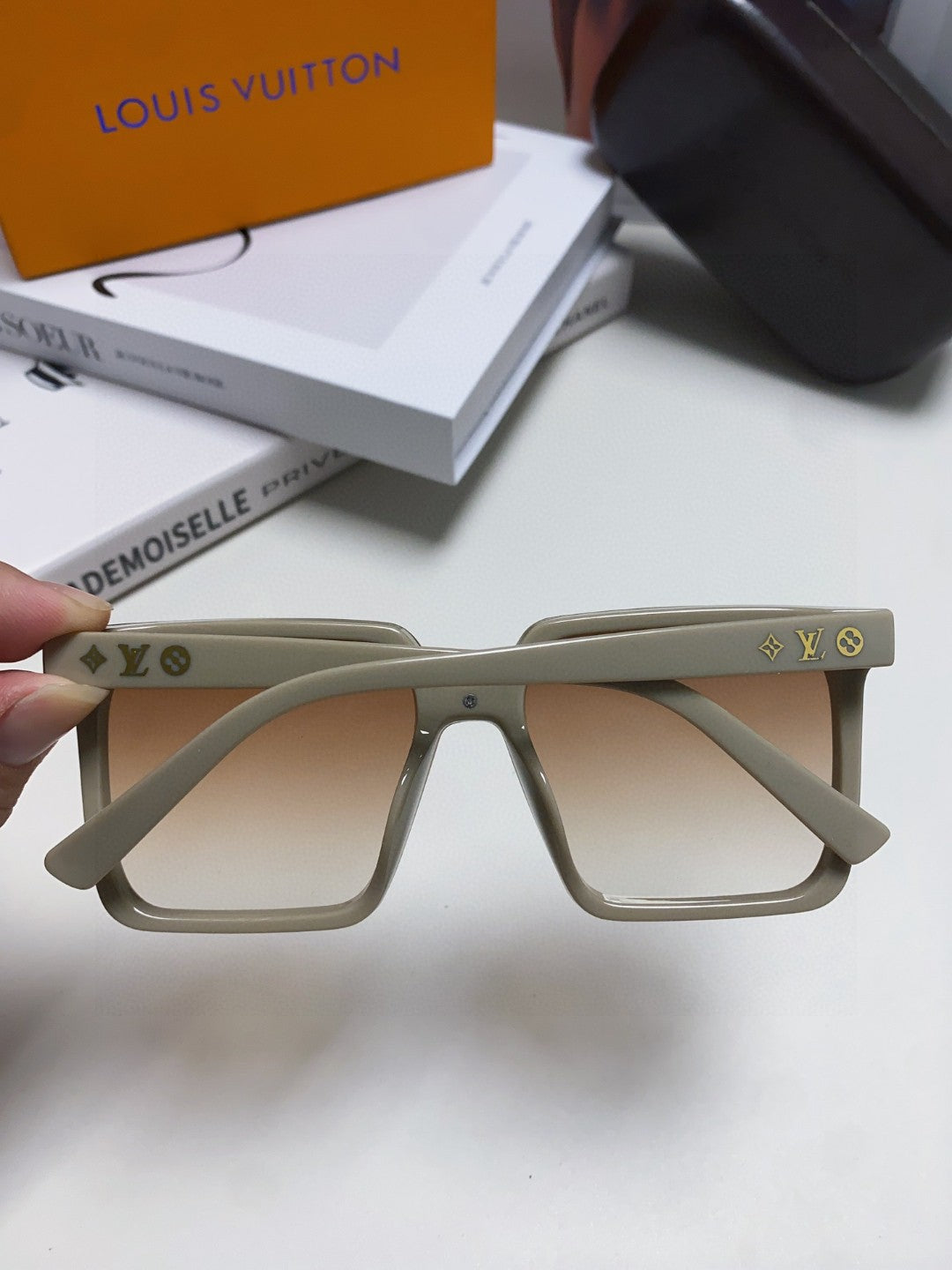 LOUIS VUITTON SQUARE SUNGLASSES 581368 IN BEIGE ACETATE