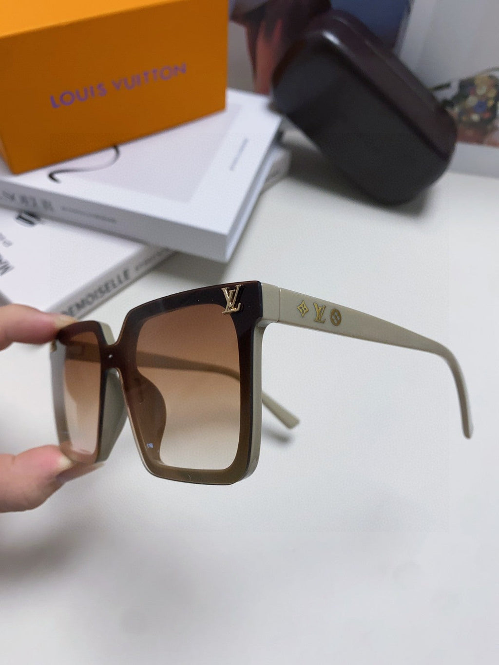 LOUIS VUITTON SQUARE SUNGLASSES 581368 IN BEIGE ACETATE