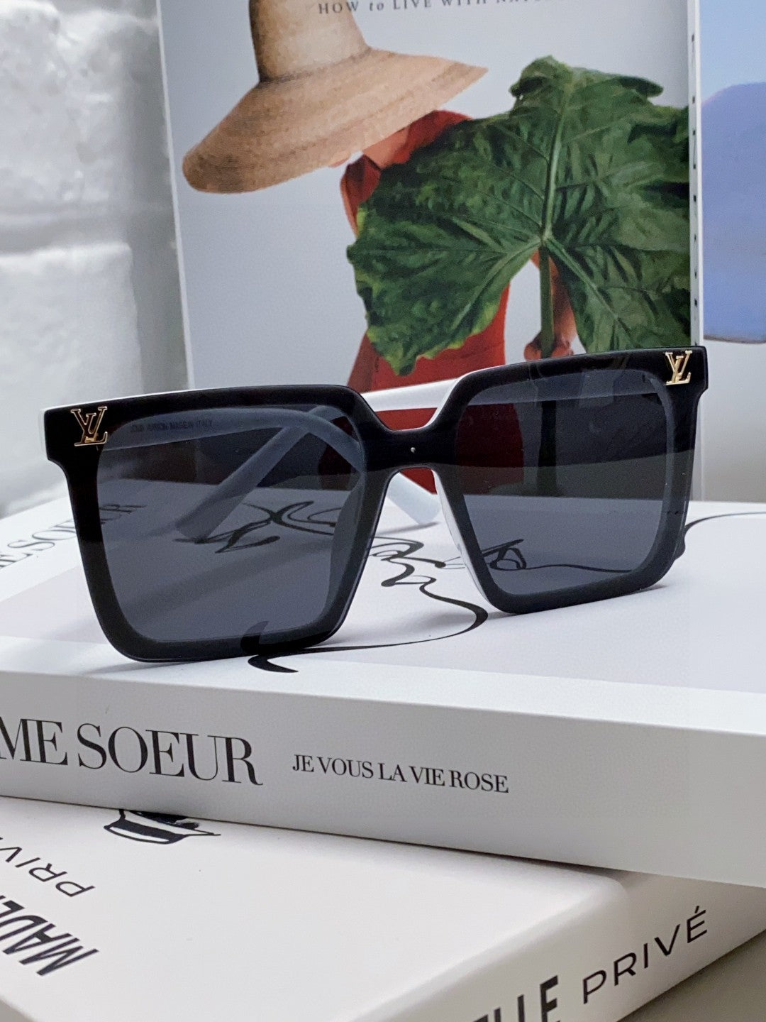 LOUIS VUITTON SQUARE SUNGLASSES 581369 IN WHITE ACETATE