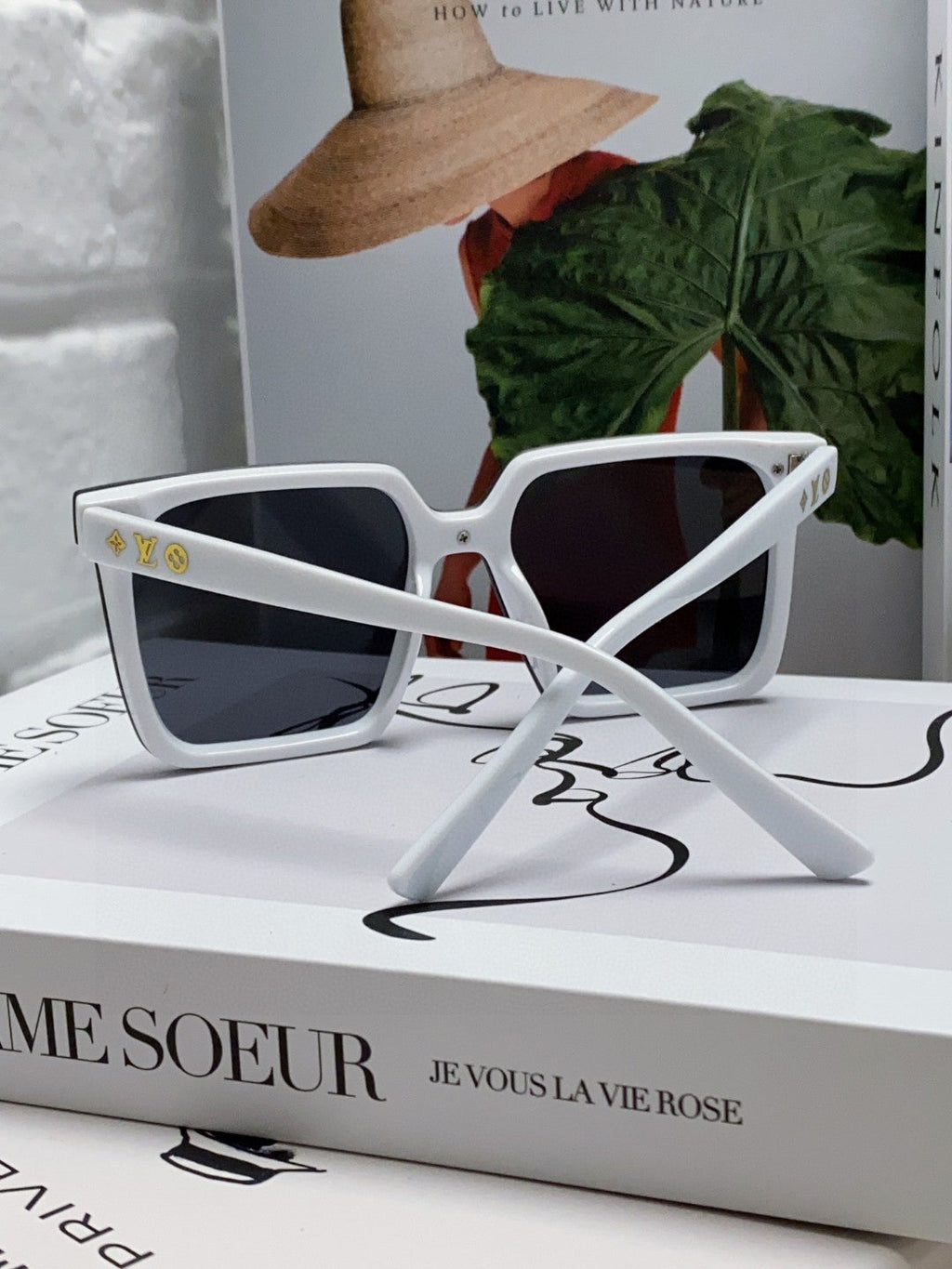LOUIS VUITTON SQUARE SUNGLASSES 581369 IN WHITE ACETATE
