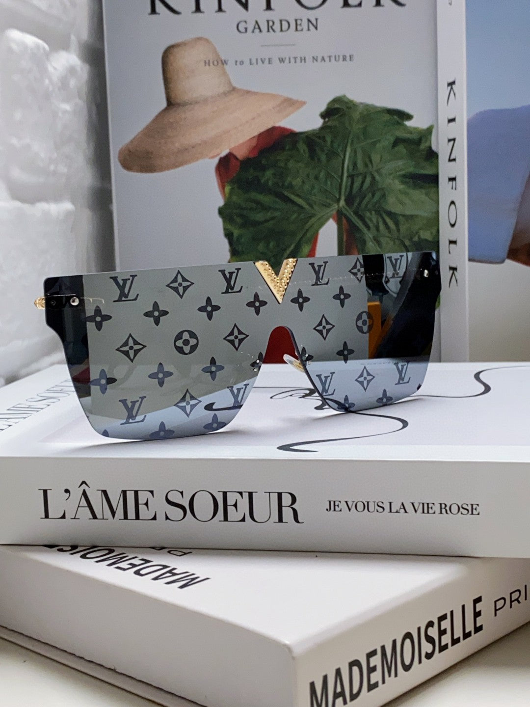 LOUIS VUITTON SQUARE SUNGLASSES 581371 IN GOLD METAL MONOGRAM ON LENS