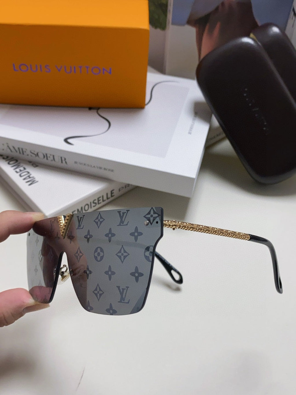 LOUIS VUITTON SQUARE SUNGLASSES 581371 IN GOLD METAL MONOGRAM ON LENS