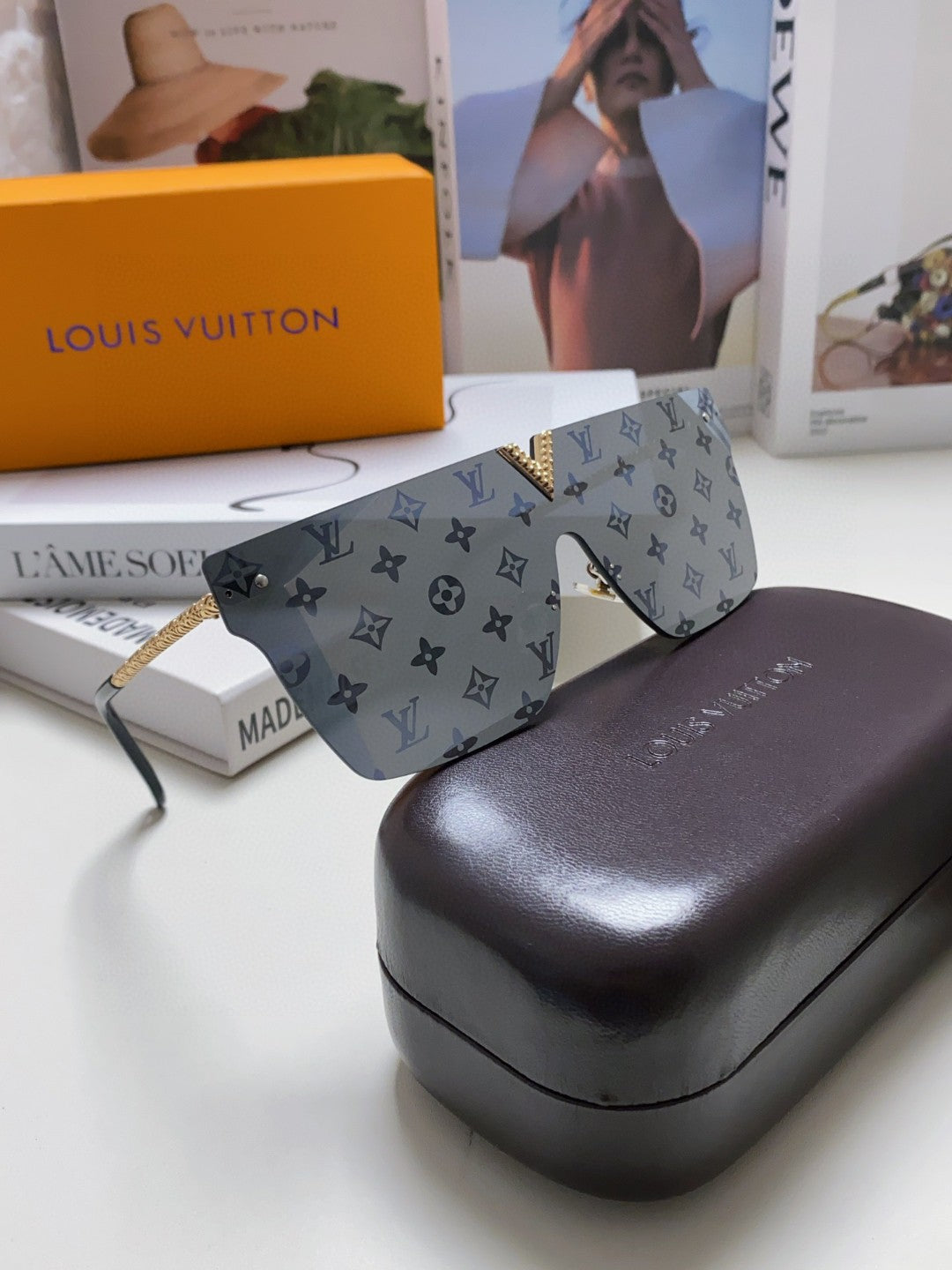 LOUIS VUITTON SQUARE SUNGLASSES 581371 IN GOLD METAL MONOGRAM ON LENS