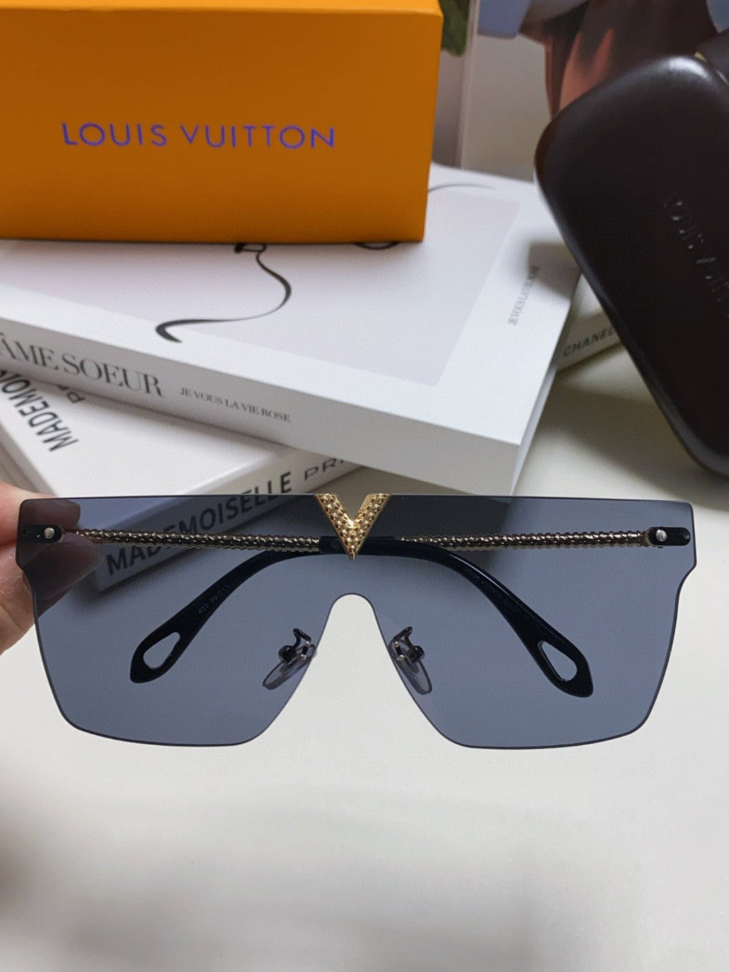 LOUIS VUITTON SQUARE SUNGLASSES 581372 IN GOLD METAL GREY LENSES