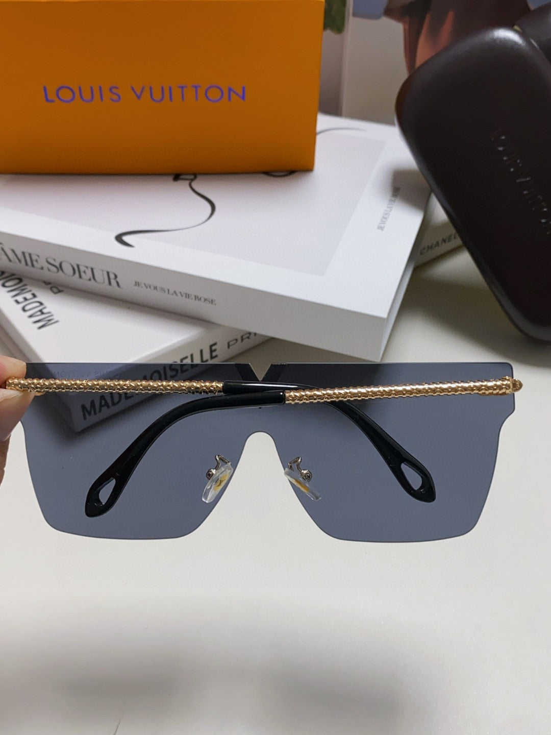 LOUIS VUITTON SQUARE SUNGLASSES 581372 IN GOLD METAL GREY LENSES