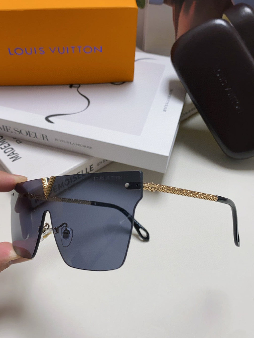 LOUIS VUITTON SQUARE SUNGLASSES 581372 IN GOLD METAL GREY LENSES