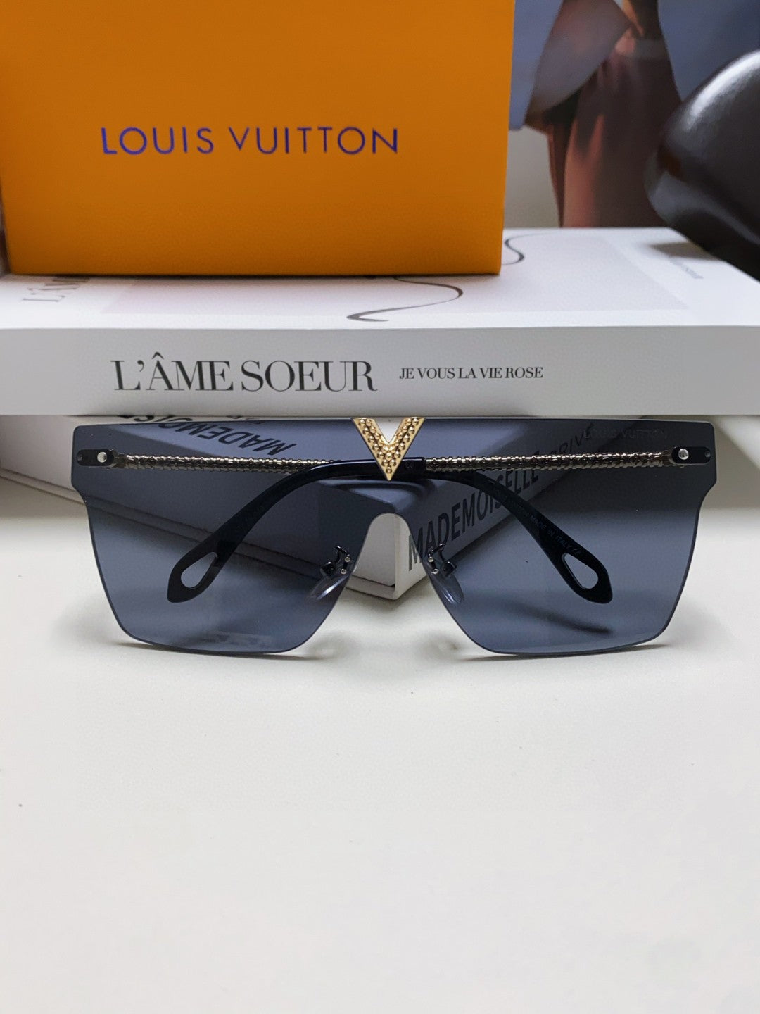 LOUIS VUITTON SQUARE SUNGLASSES 581372 IN GOLD METAL GREY LENSES