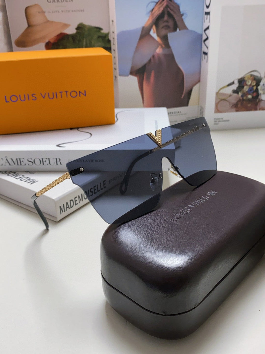 LOUIS VUITTON SQUARE SUNGLASSES 581372 IN GOLD METAL GREY LENSES