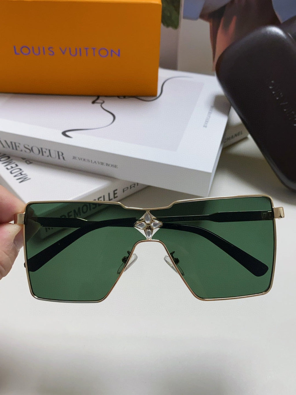 LOUIS VUITTON CYCLONE SUNGLASSES 581373 IN GOLD METAL DARK GREEN LENSES
