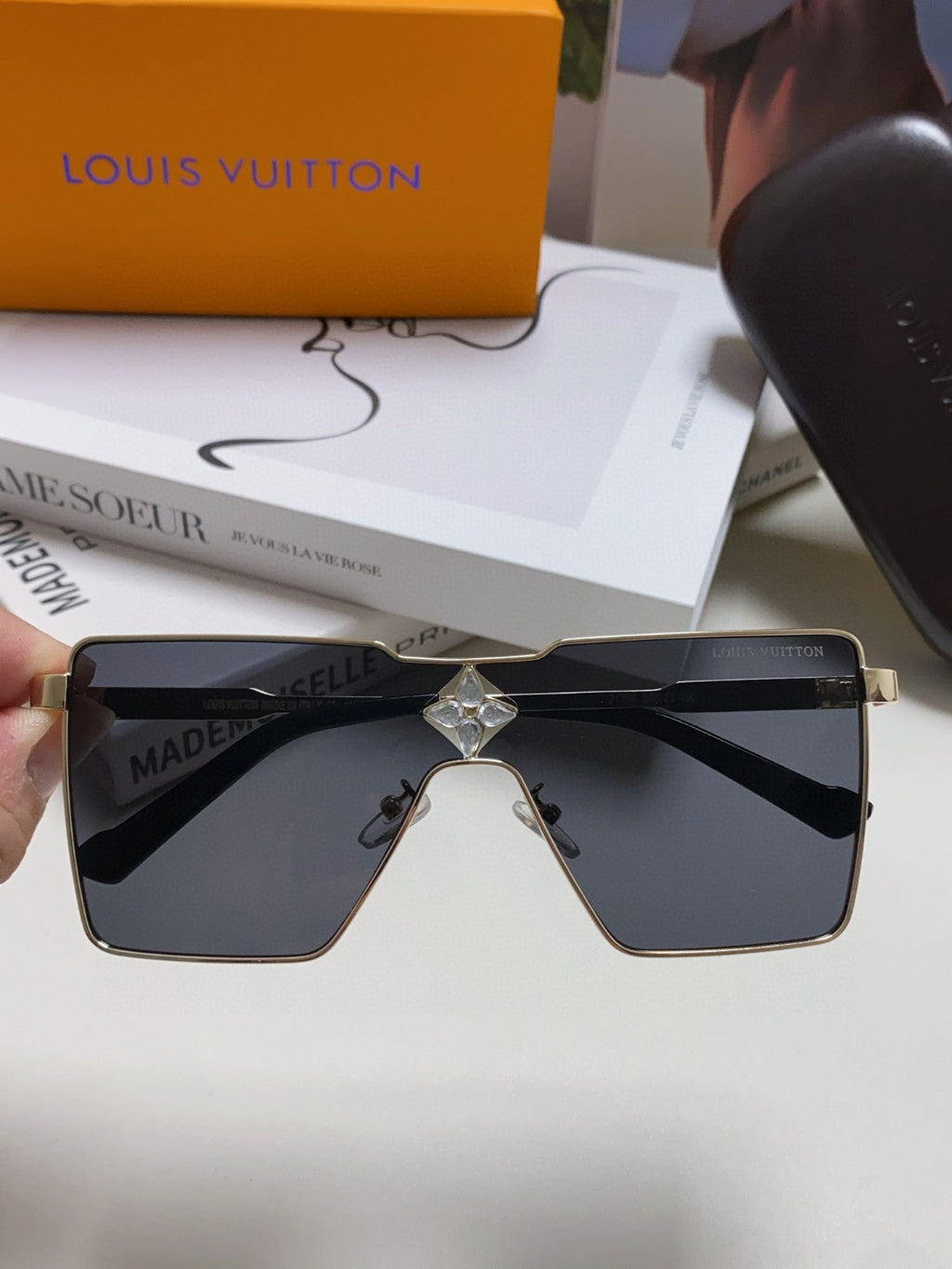 LOUIS VUITTON CYCLONE SUNGLASSES Z1700U IN GOLD METAL BLACK LENSES